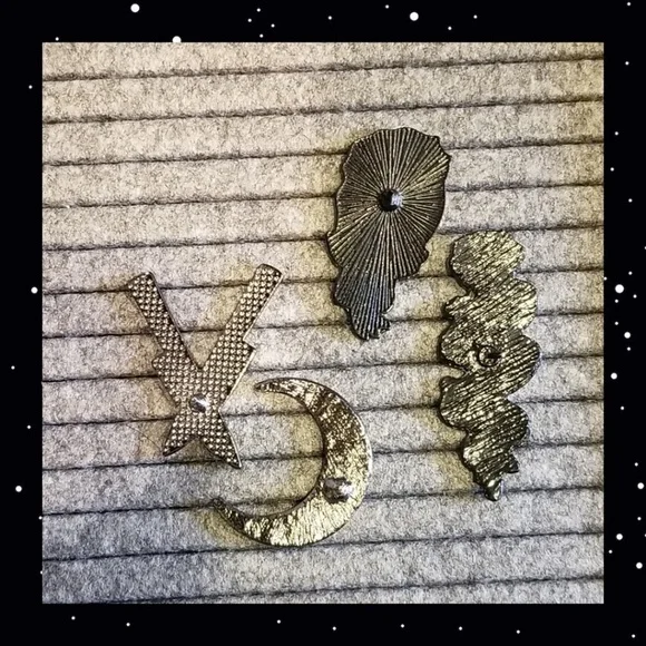 Set of 4 Macabre Brooches/Pins - Picture 3 of 4